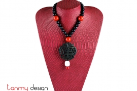 Vòng cổ thiết kế đá cẩm thạch đen, mặt khắc chữ hỷ phối hạt sơn mài đỏ